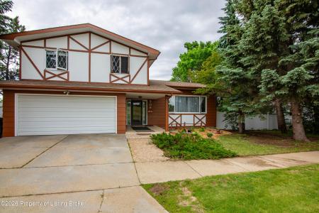 509 6th Street W, Dickinson, North Dakota 58601, USA
