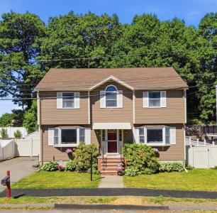 137 Maplewood Rd, Lynn, Massachusetts 01904, USA