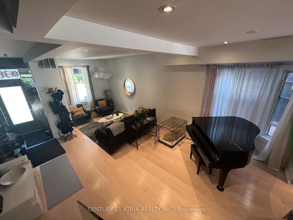 109 SIMPSON AVENUE, Toronto, 安大略省 M4K 1A1, 加拿大