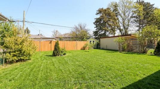 156 THE WESTWAY N/A, Toronto, Ontario M9P 2C1, Canada