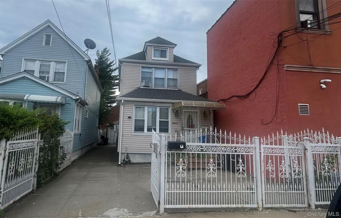 8812 219th Street, Queens Village, New York 11427, États-Unis