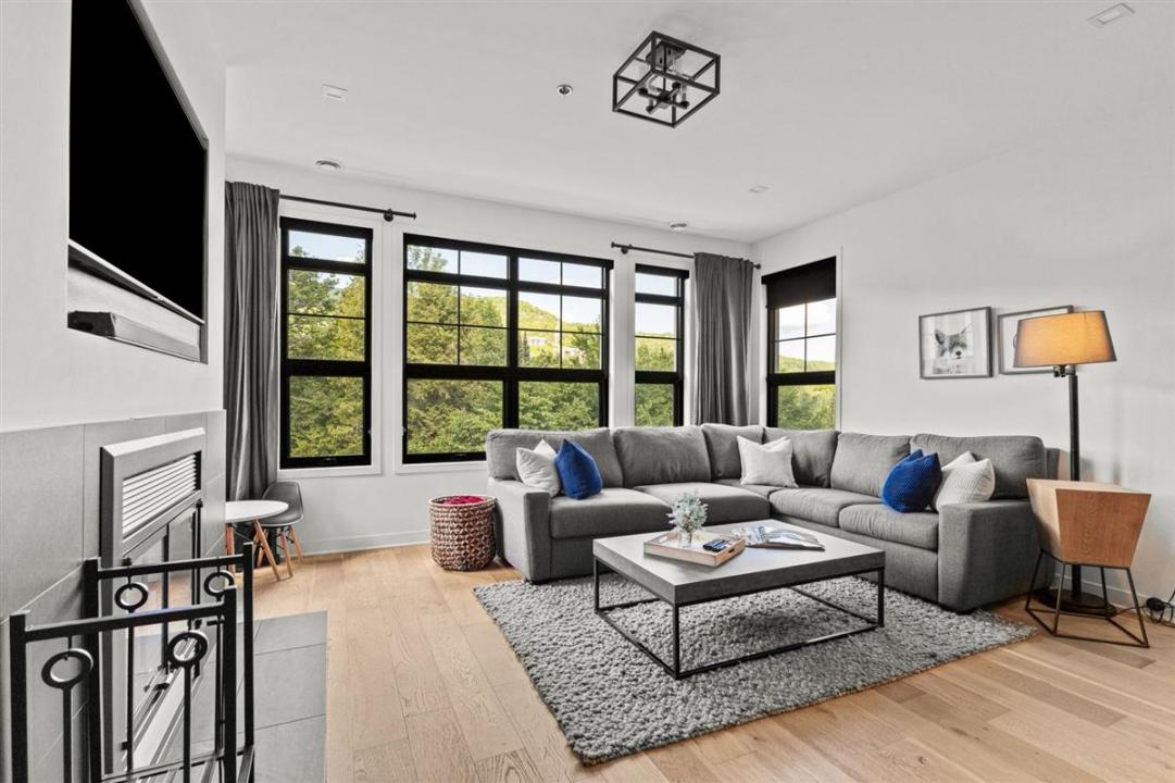 211 Ch. des Quatre-Sommets, Mont-Tremblant, Quebec J8E 1C6, Canada