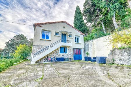 Nimes, Languedoc-Roussillon 30900, France