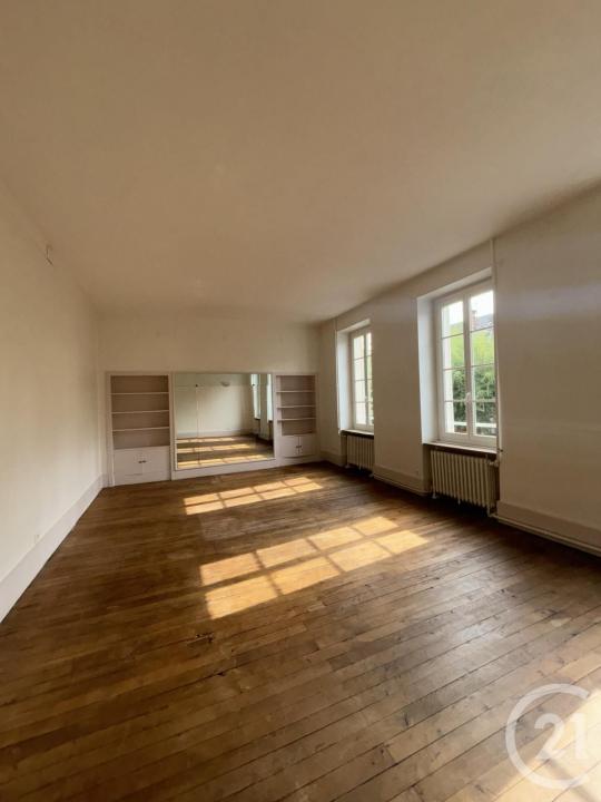 Moulins, Auvergne 03000, France