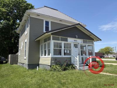 803 6th Street, Grundy Center, Iowa 50638, USA