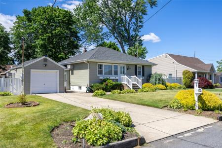 95 Laurel Road, Lindenhurst, Nova Iorque 11757, Estados Unidos