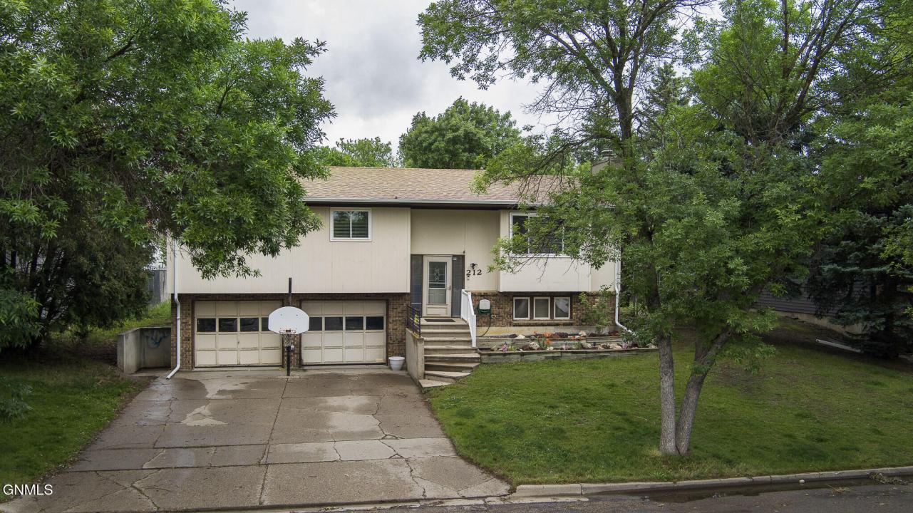 212 10th Street, Beulah, North Dakota 58523, USA