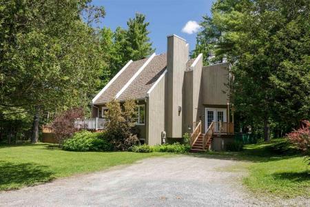20  Rue des Parulines, Orford, Quebec J1X 7C2, Canadá