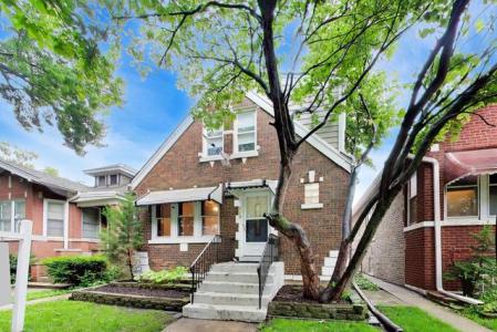 5012 N Tripp Ave, Chicago, Illinois 60630, USA
