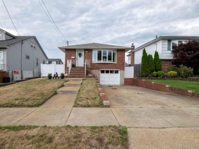 3601 Wadena Street, Seaford, New York 11783, USA