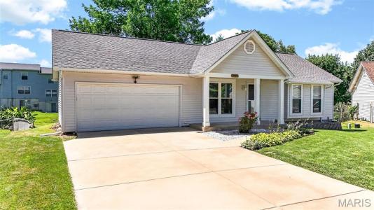 1319 Cambrook Court, St Charles, Missouri 63304, USA