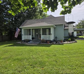 830 South Park Avenue, Aurora, Missouri 65605, USA