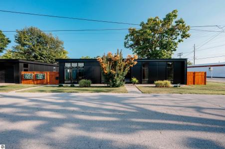 610 Lake Avenue, Traverse City, Michigan 49686, USA