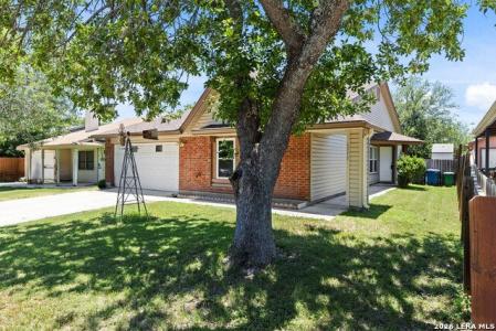 6970 Country Dawn, San Antonio, Texas 78240, USA