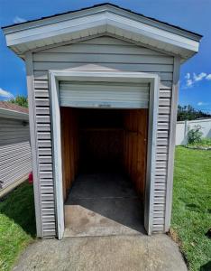 1715 7th Avenue, Belle Plaine, Iowa 52208, USA
