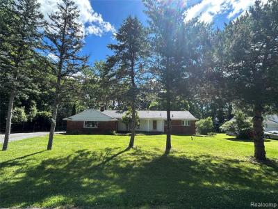 25426 Edgemont, Southfield, Michigan 48033, USA