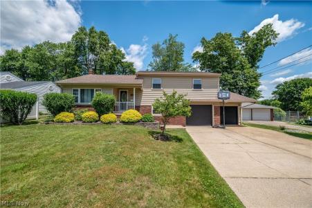 2922 Eldora Drive, Youngstown, Ohio 44511, USA