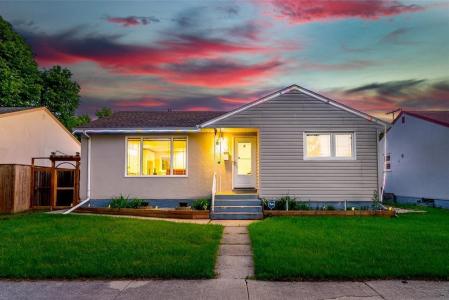 1046 ATLANTIC AVENUE, Winnipeg, Manitoba R2X 1L8, Canada