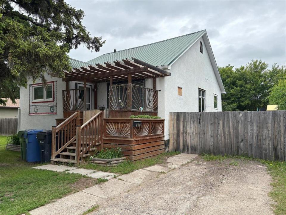 512 MOUNTAIN ROAD, Dauphin, Manitoba R7N 0S5, CANADÁ