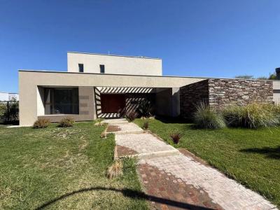 Roque Saenz Peña 5800, Luján De Cuyo, Мендоса 00001, Аргентина