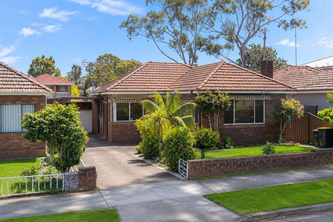 8 New England Drive, Kingsgrove, NSW 2208, Australie