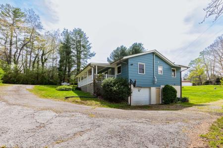 41 Kennedy Rd., Weaverville, North Carolina 28787, USA