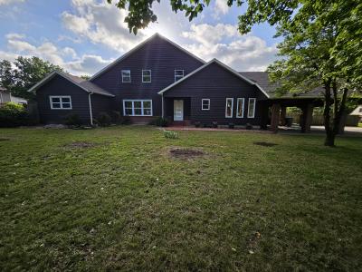 1011 3rd Street, Monett, Missouri 65708, USA
