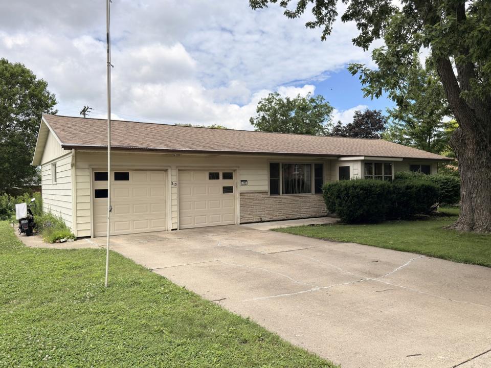 315 Mecherle, Bloomington, Illinois 61701