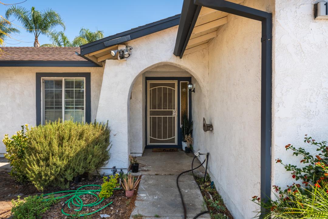 1028 W Woodcrest St, Bloomington, Kalifornien 92316, USA
