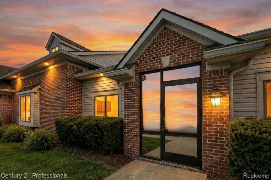 7457 M E Cad Blvd #100, Clarkston, Michigan 48348, USA