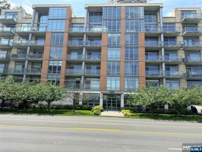 8125 River Road, North Bergen, New Jersey 07047, États-Unis