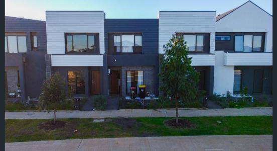 9 Whitecross Drive, Thornhill Park, VIC 3335, Australia