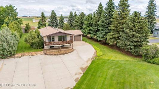 3030 Lakeview Drive, Dickinson, North Dakota 58601, USA