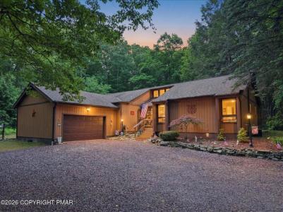 7 Azalea Lane, Lake Harmony, Pennsylvania 18624, USA