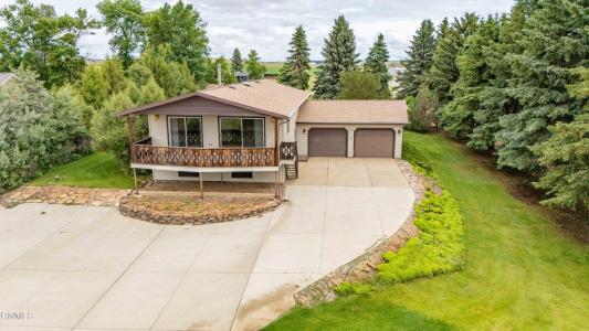 3030 Lakeview Drive, Dickinson, North Dakota 58601, USA