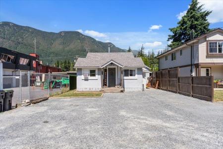 325 HUDSON BAY STREET, Hope, Colombie-Britannique V0X 1L0, Canada
