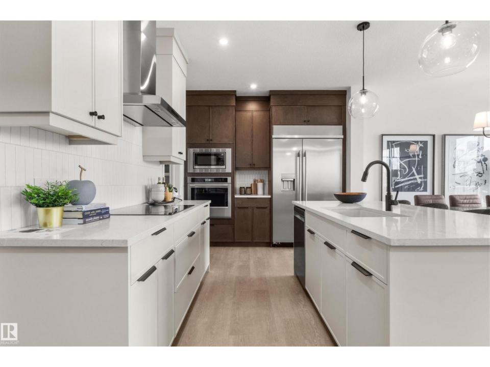 12528 34 AV SW, Edmonton, Alberta T6W 5G1, CANADÁ
