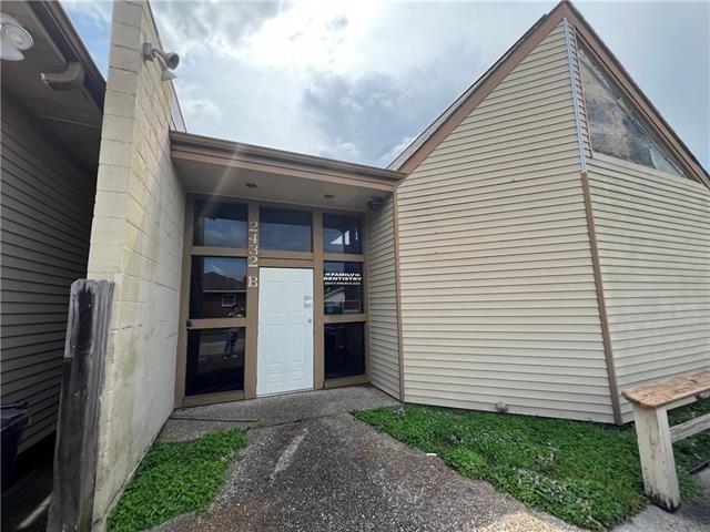 2432 PARIS Road unit: B, Chalmette, Louisiana 70043, Estados Unidos