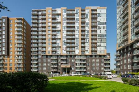 10050 Place de l'Acadie, Montréal (Ahuntsic-Cartierville), Québec H4N 0C8, Canada