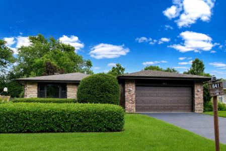 641 Lee Dr, Crystal Lake, Illinois 60014, USA