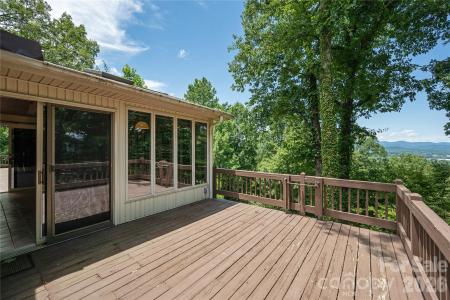 615 Goldview Drive, Hendersonville, North Carolina 28791, USA