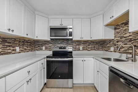 33 Lodgen Ct , 2D, Malden, Massachusetts 02148, USA