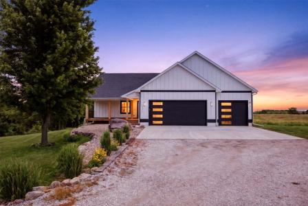 32411 560th Avenue, Huxley, Iowa 50124, USA