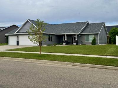1617 SE Valley Bluffs Dr, Minot, North Dakota 58701, USA