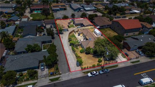 11215 Maplefield, South El Monte, California 91733, USA