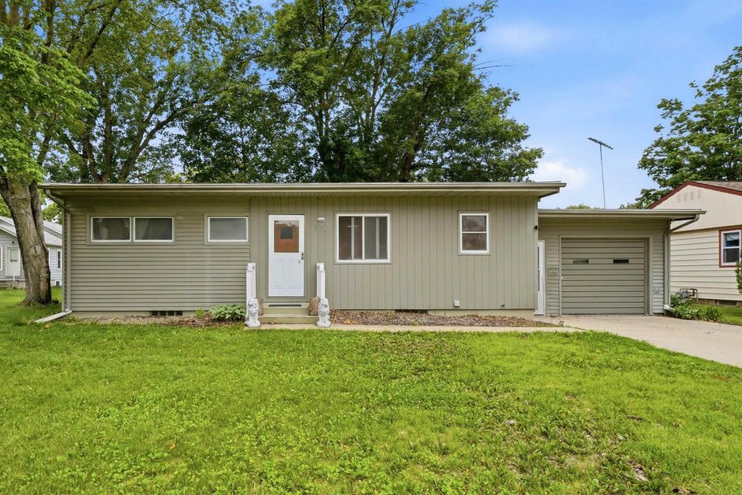 720 SE 4th Street, Waverly, Iowa 50677, USA