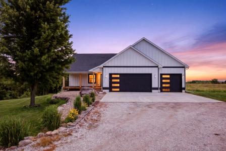 32411 560th Avenue, Huxley, Iowa 50124, USA
