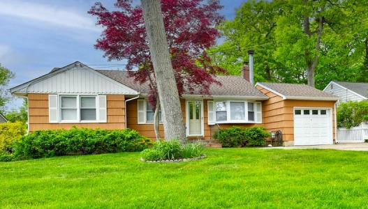 18 Bailey Avenue, Babylon, New York 11702, USA