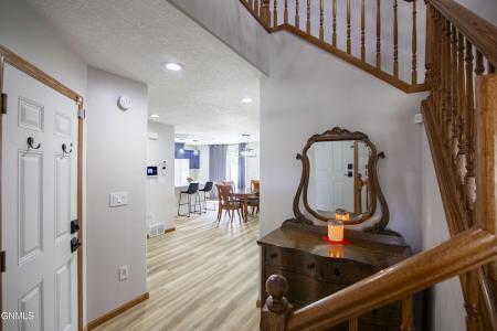 2207 2nd Street, Dickinson, North Dakota 58601, USA