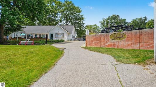 1508 N State Road, Ithaca, Michigan 48847, USA